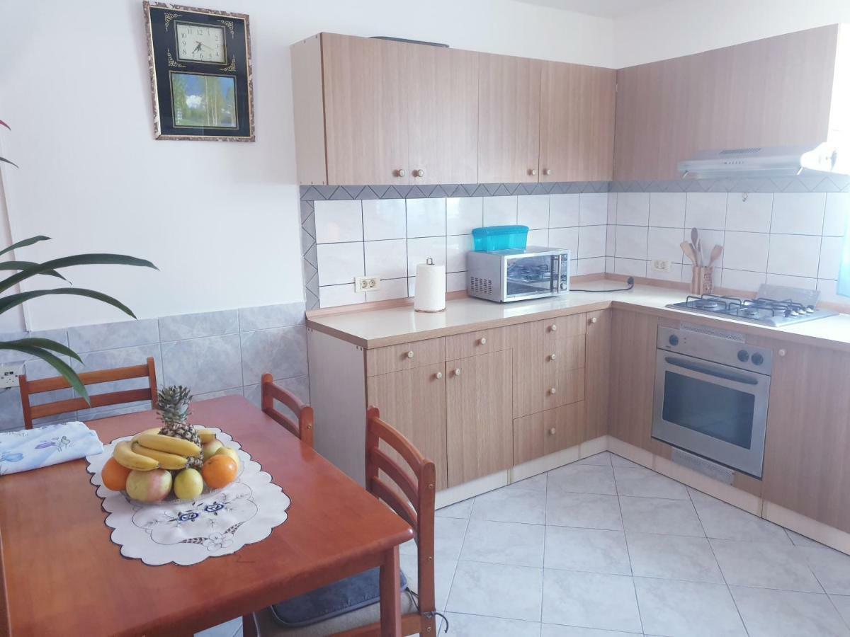 Nostress Apartment Pula Bagian luar foto