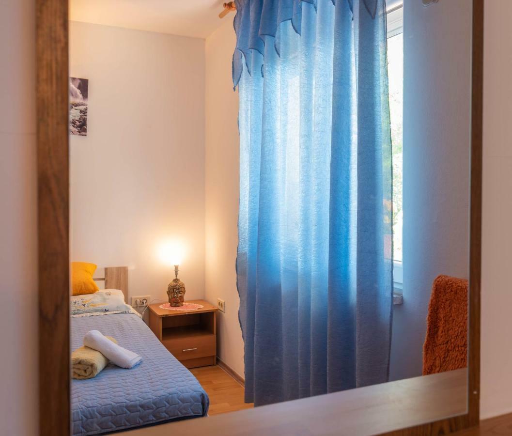 Nostress Apartment Pula Bagian luar foto