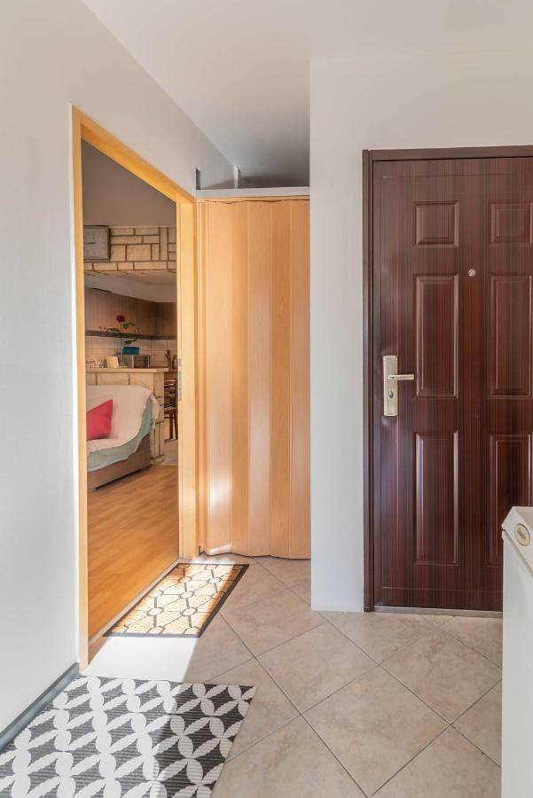 Nostress Apartment Pula Bagian luar foto
