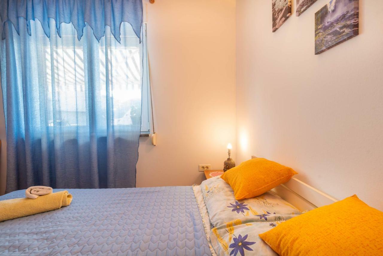 Nostress Apartment Pula Bagian luar foto