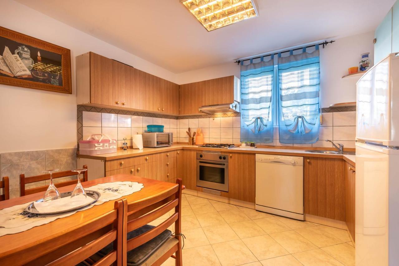 Nostress Apartment Pula Bagian luar foto