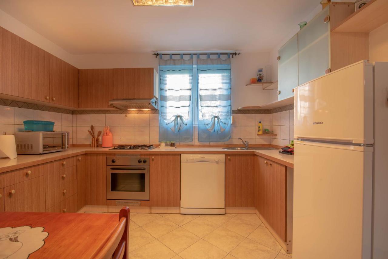 Nostress Apartment Pula Bagian luar foto