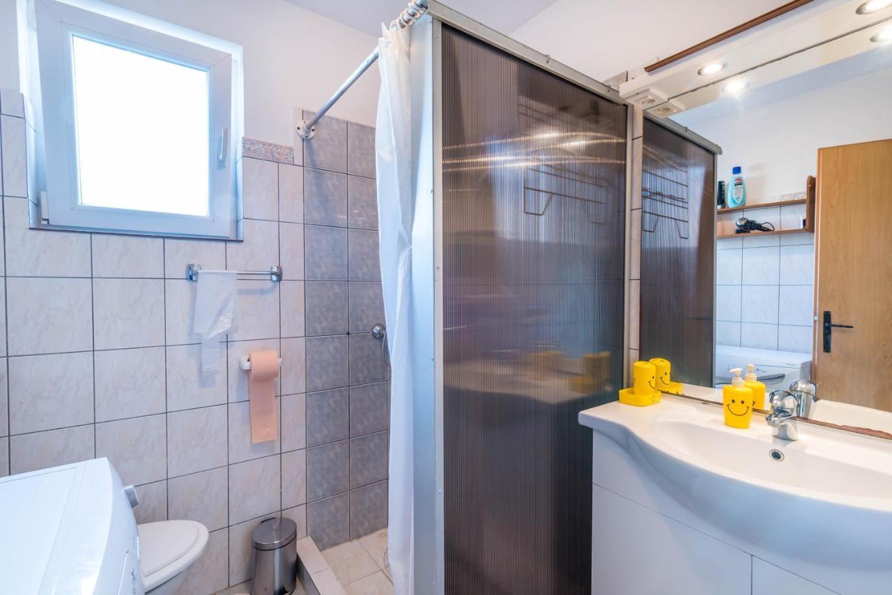 Nostress Apartment Pula Bagian luar foto