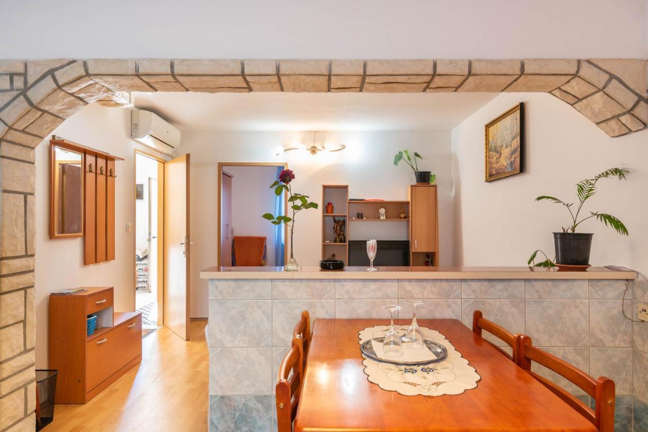 Nostress Apartment Pula Bagian luar foto