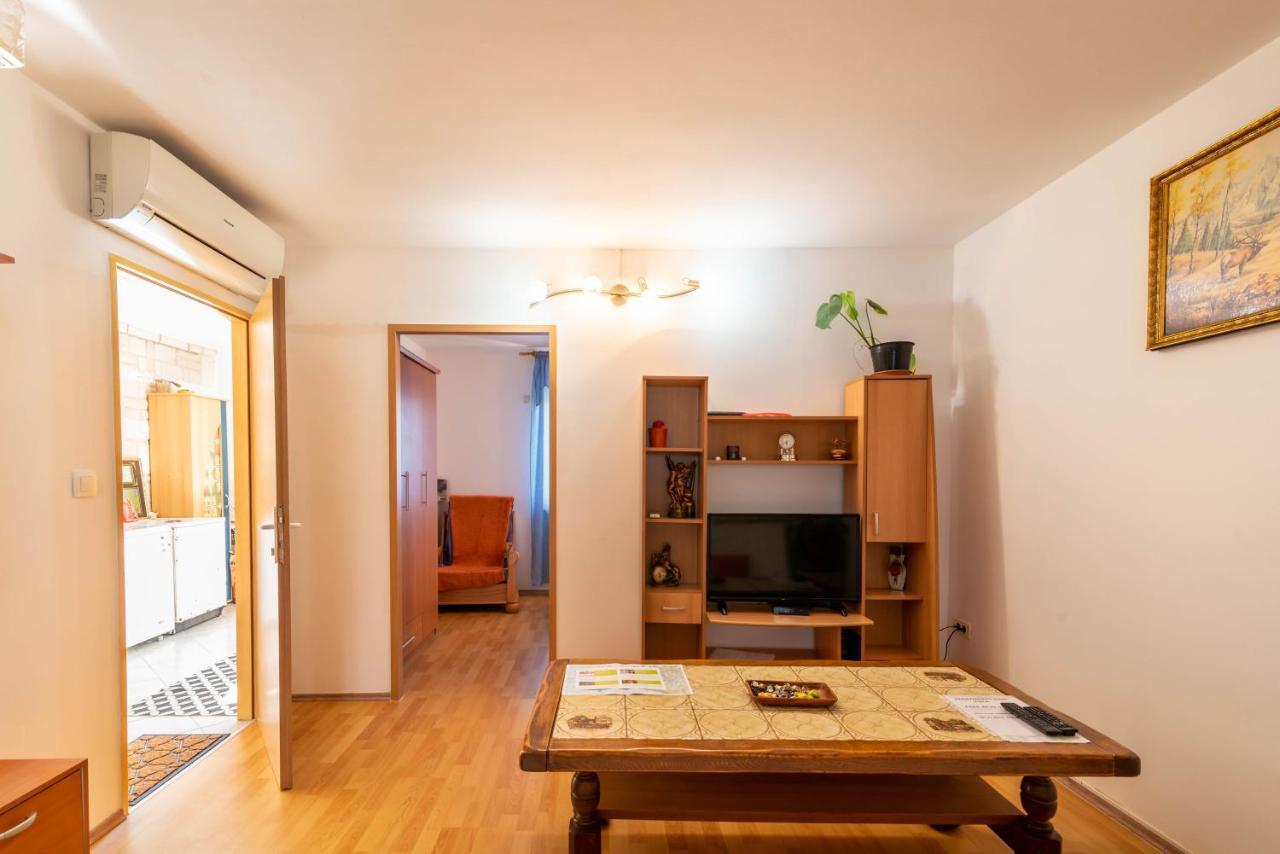 Nostress Apartment Pula Bagian luar foto